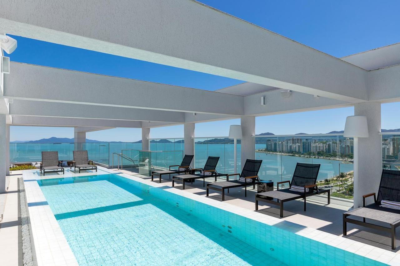 LK Design Hotel Florianópolis Exterior foto Rooftop pool at the Hotel