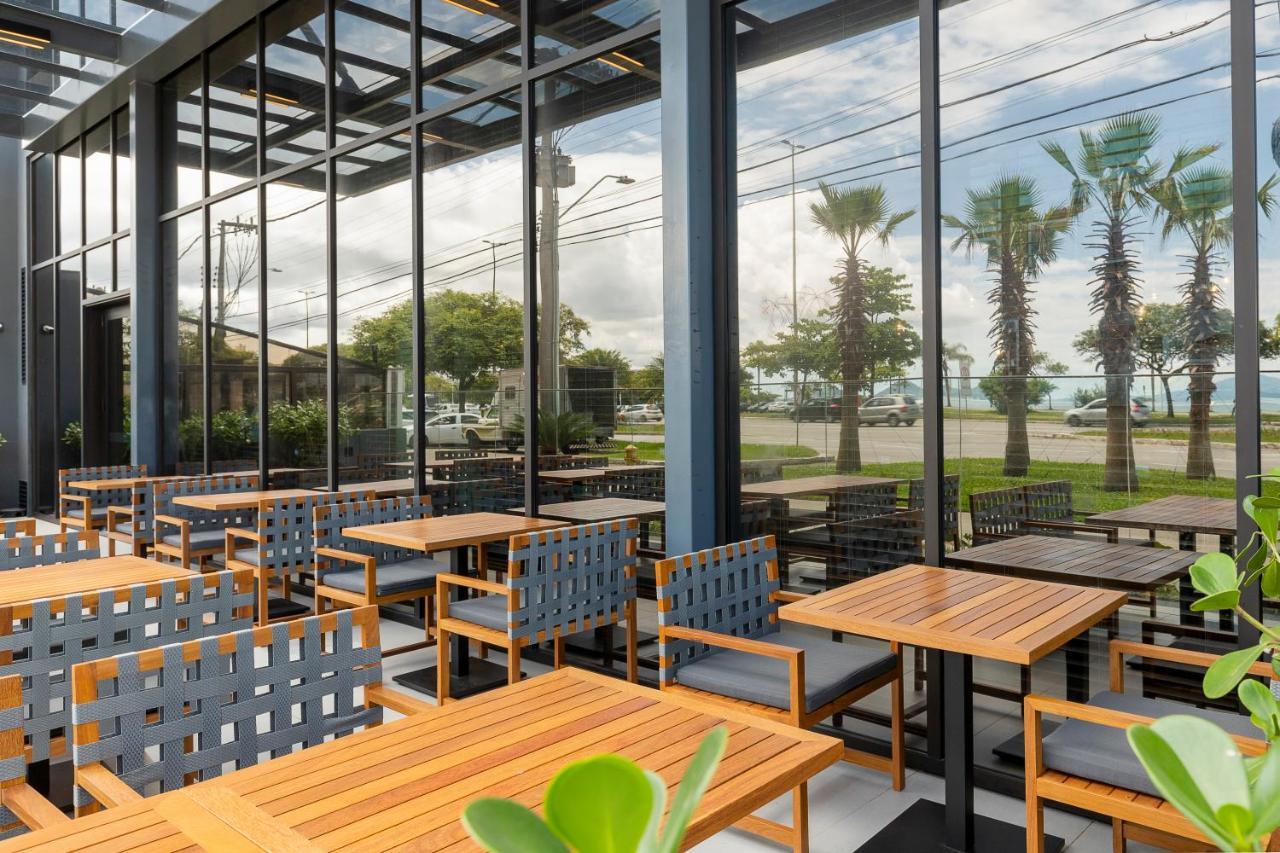 LK Design Hotel Florianópolis Exterior foto The interior of a typical Starbucks