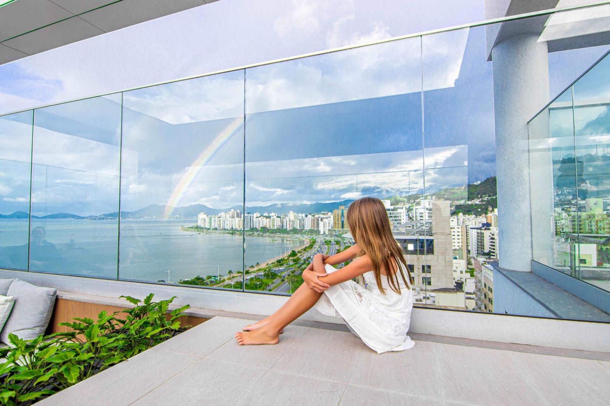 LK Design Hotel Florianópolis Exterior foto A view of the city from the Sky Bar
