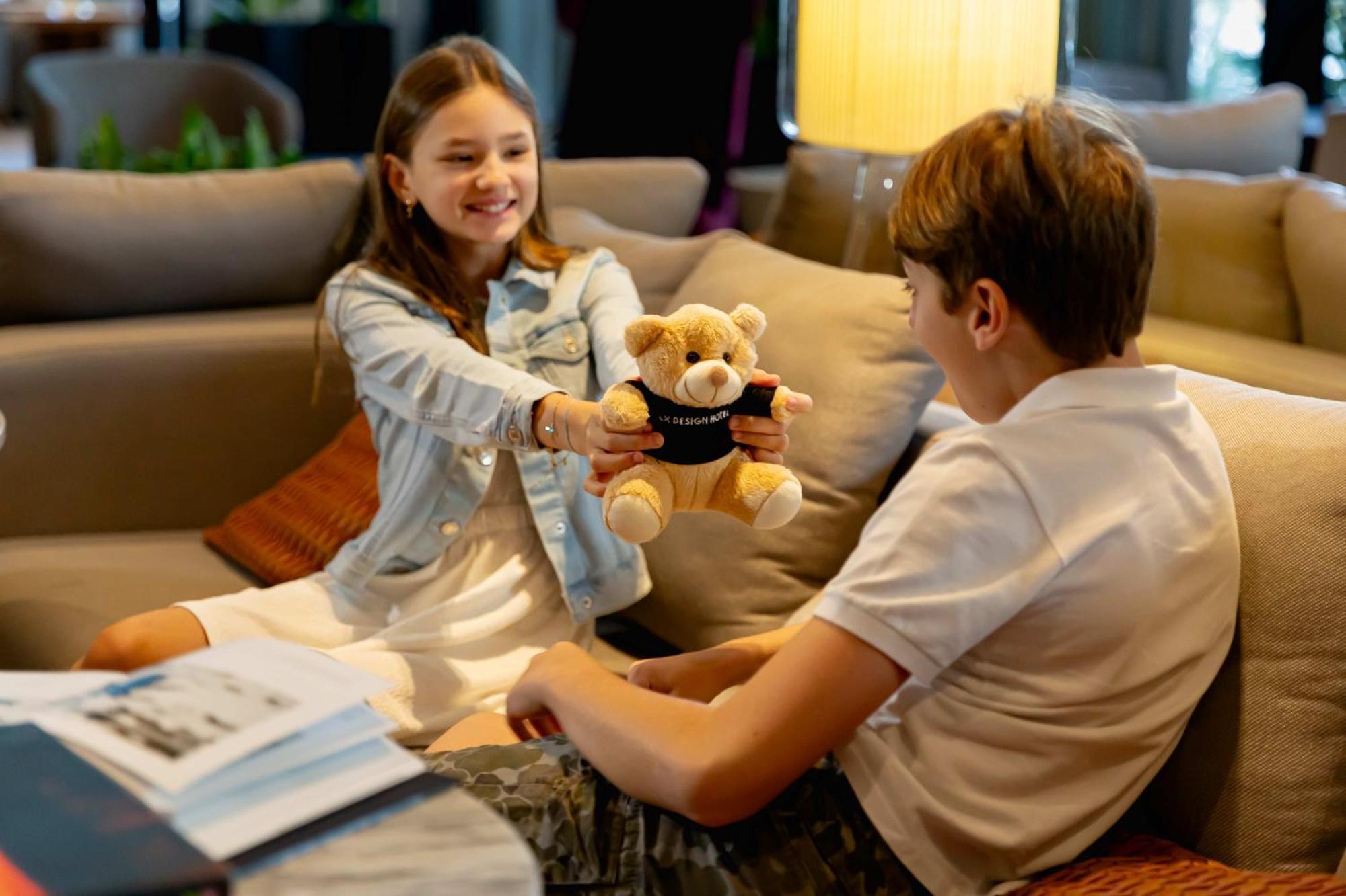 LK Design Hotel Florianópolis Exterior foto Children at the airport